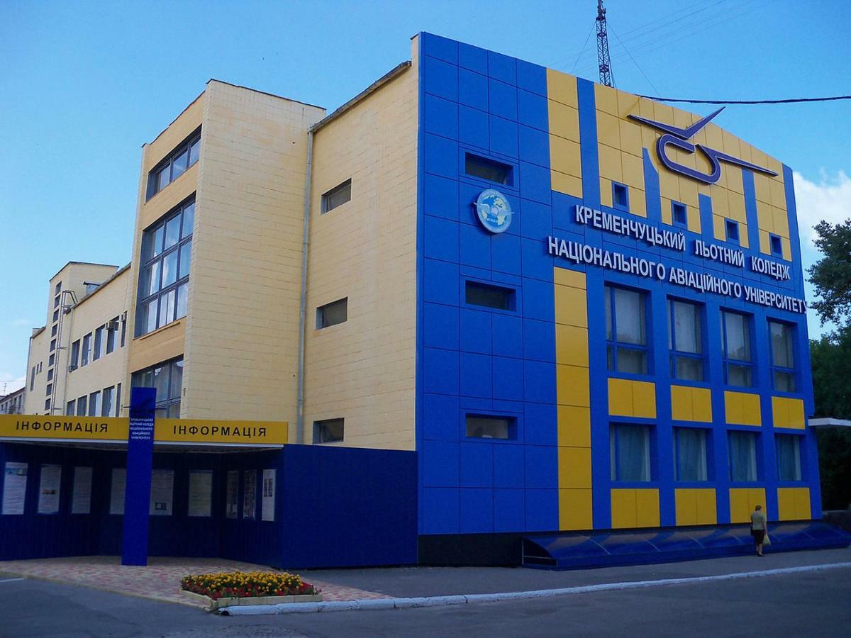 Апартаменты На Победы 25 Kremenchuk Bagian luar foto